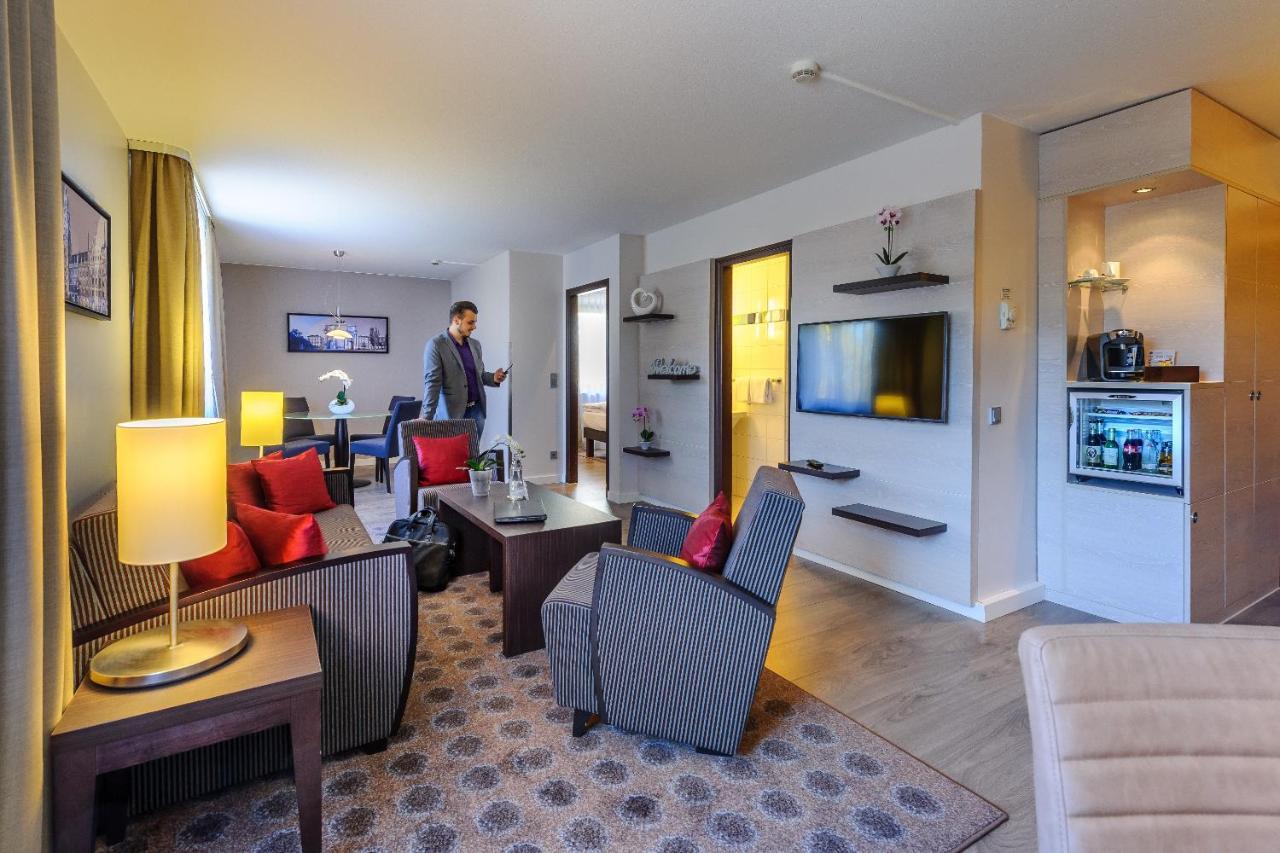 Mercure Hotel Muenchen Sued Messe Екстериор снимка