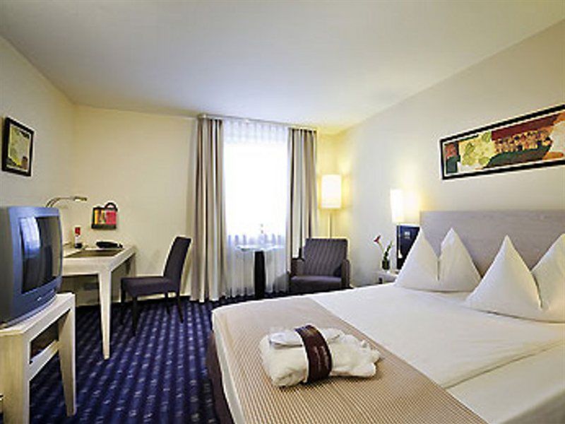 Mercure Hotel Muenchen Sued Messe Екстериор снимка