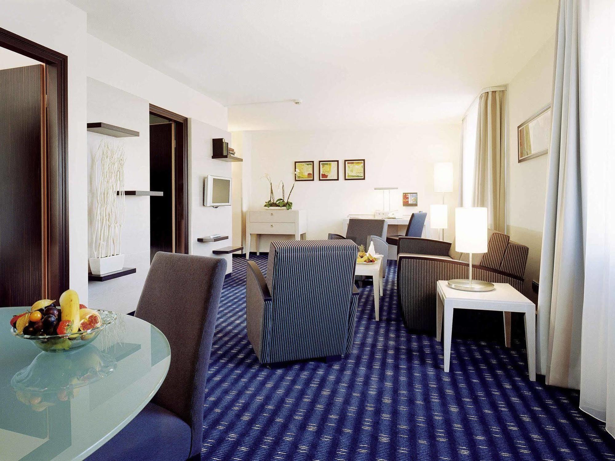 Mercure Hotel Muenchen Sued Messe Екстериор снимка